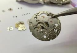上海劳力士维修中心-更换配件